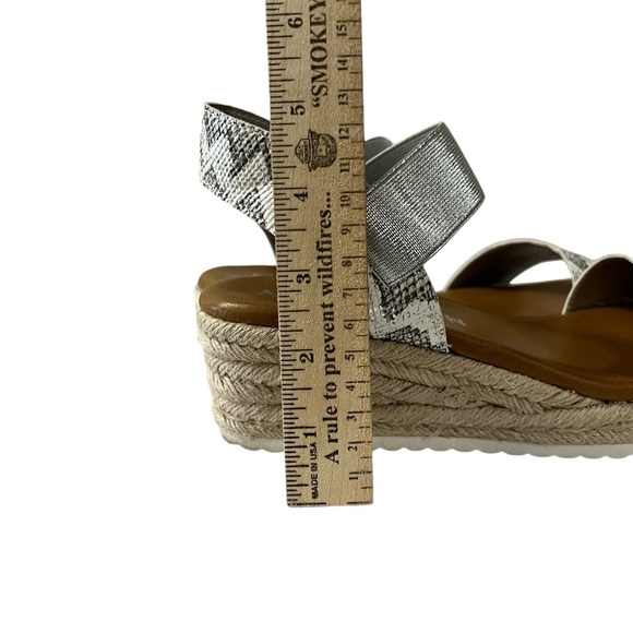 Wedge Sandal Anne Klein Cait  Snakeskin Pattern. Size 7.5 - Picture 8 of 13
